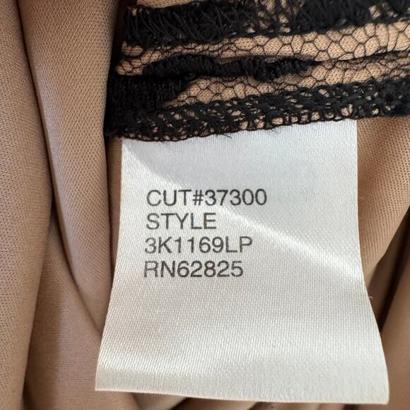 Tadashi Shoji Textured Black Lace Mermaid Gown- Nude Lining 4 Petite- Formal - Picture 11 of 11